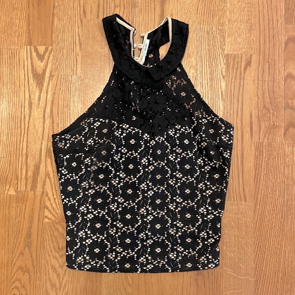 Cropped floral lace crochet top size M